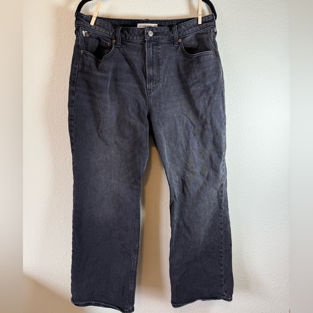 Abercrombie & Fitch Curve Love 90s Relaxed High Rise Jeans 31 Short Black